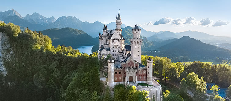 Can you name the iconic landmark pictured here?